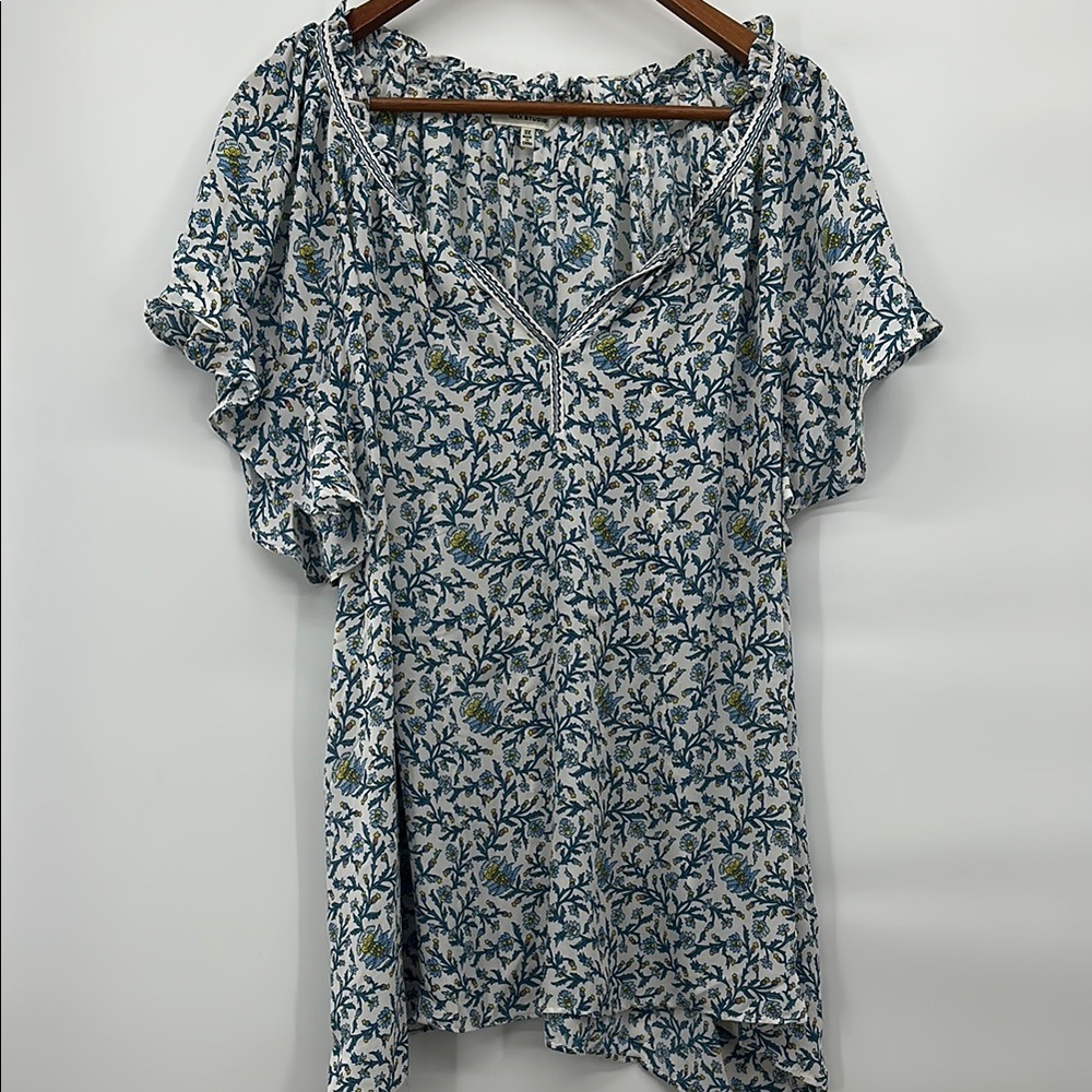 Max Studio 3X Blue Flutter Sleeve Floral v neck blouse